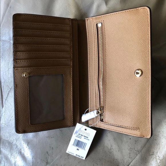 Michael Kors wallet - Picture 2 of 2